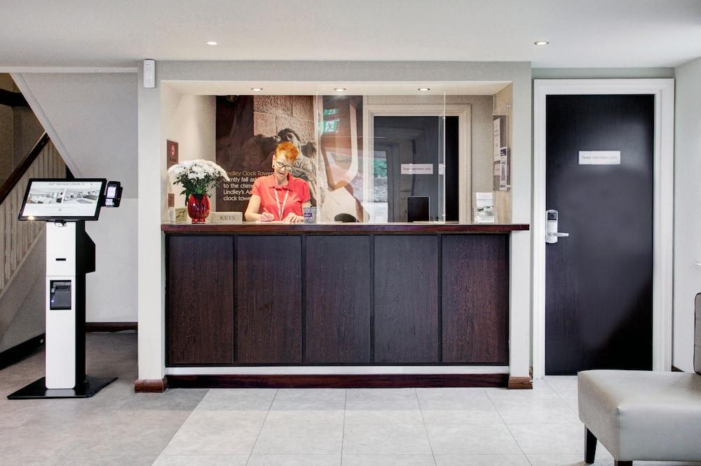 Premier Inn Huddersfield West المظهر الخارجي الصورة