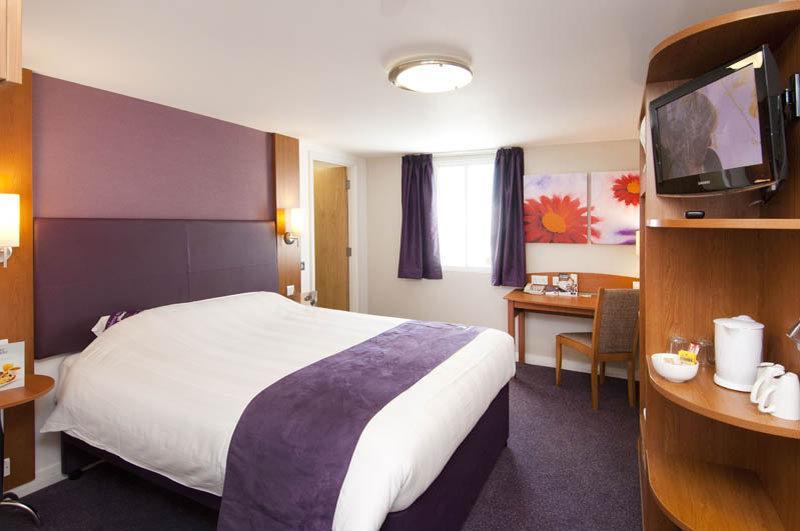 Premier Inn Huddersfield West المظهر الخارجي الصورة