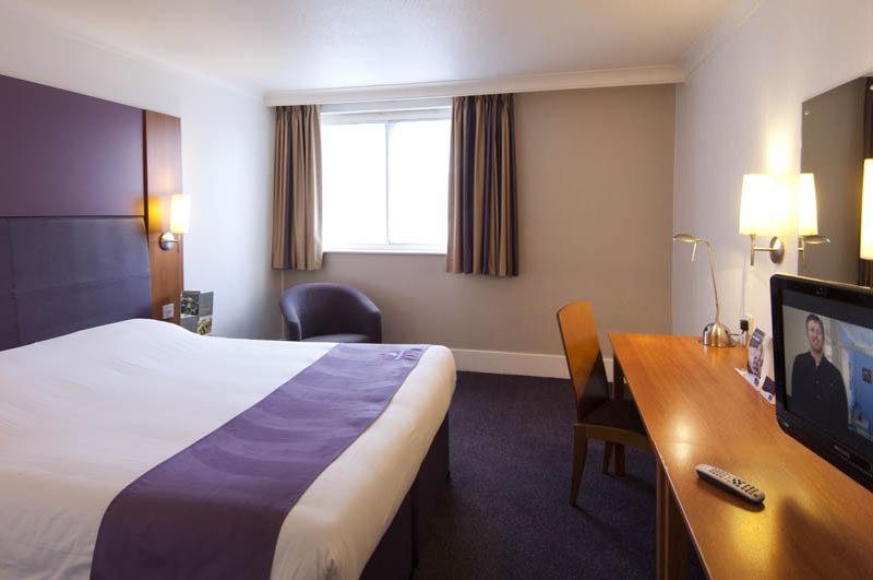 Premier Inn Huddersfield West المظهر الخارجي الصورة